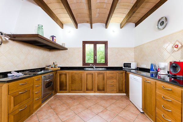Foto van Villa met terraszicht - Vakantiehuis in Búger , Illes Balears - Kitchen