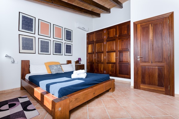 Foto van Villa met terraszicht - Vakantiehuis in Búger , Illes Balears - BedRoom