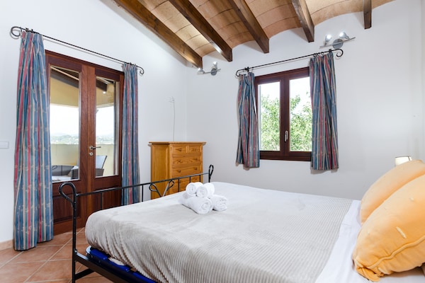 Foto van Villa met terraszicht - Vakantiehuis in Búger , Illes Balears - BedRoom