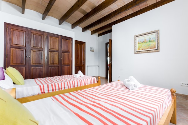 Foto van Villa met terraszicht - Vakantiehuis in Búger , Illes Balears - BedRoom