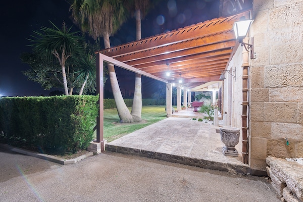 Foto van Villa met terraszicht - Vakantiehuis in Búger , Illes Balears - ExteriorSummer