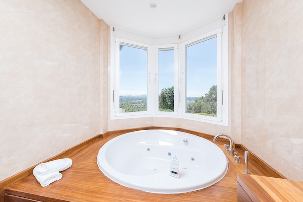 Foto van Villa in Inca met zwembad en prachtig uitzicht - Vakantiehuis in Inca, Illes Balears - PoolOfHouse