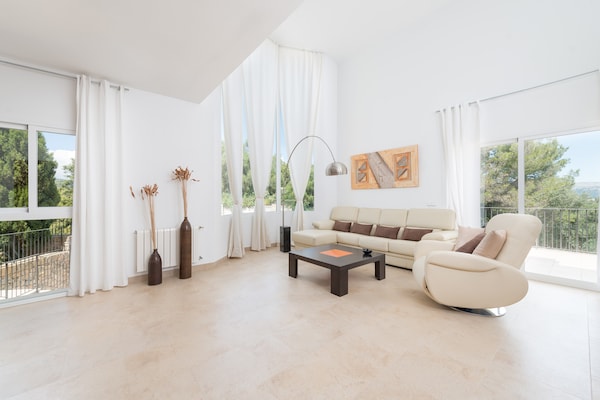 Foto van Villa in Inca met zwembad en prachtig uitzicht - Vakantiehuis in Inca, Illes Balears - LivingRoom