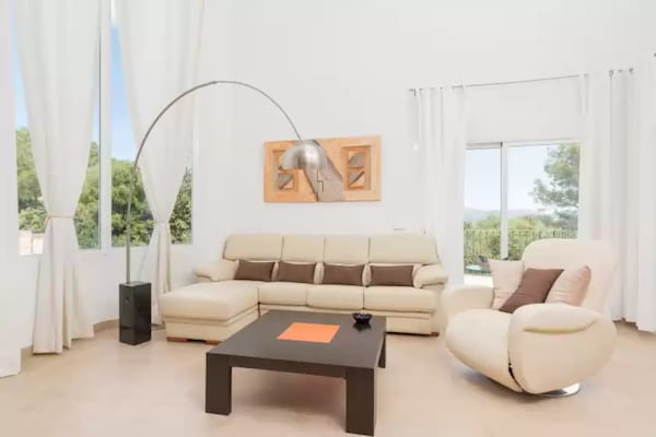 Foto van Villa in Inca met zwembad en prachtig uitzicht - Vakantiehuis in Inca, Illes Balears - LivingRoom