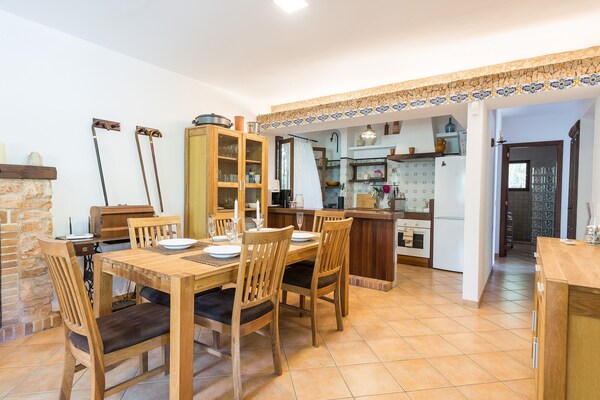 Foto van Rustige finca met uitzicht op het zwembad - Vakantiehuis in Manacor, Illes Balears - DiningRoom