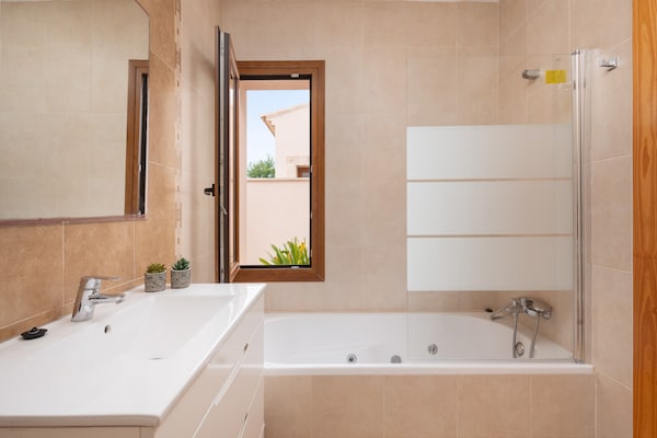 Foto van Villa in Santanyí met Zwembad en BBQ - Vakantiehuis in Santanyí, Illes Balears - 