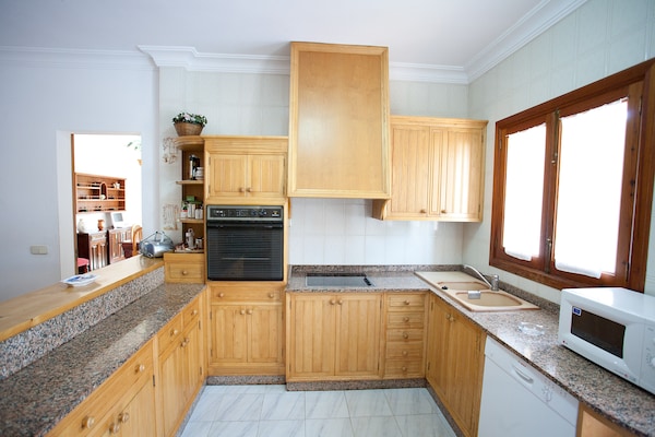 Foto van Villa in Sa Coma met zwembad bij strand - Vakantiehuis in Sa Coma, Illes Balears - Kitchen