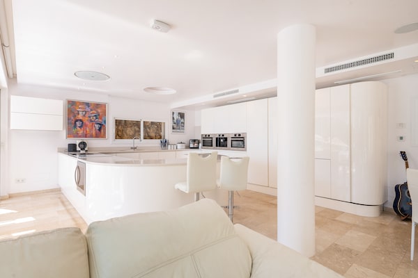 Foto van Villa in Portals Nous met zwembad en zeezicht - Vakantiehuis in , Illes Balears - ExteriorSummer