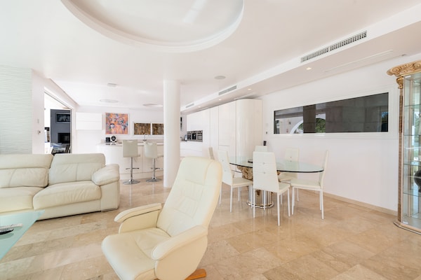 Foto van Villa in Portals Nous met zwembad en zeezicht - Vakantiehuis in , Illes Balears - ExteriorSummer