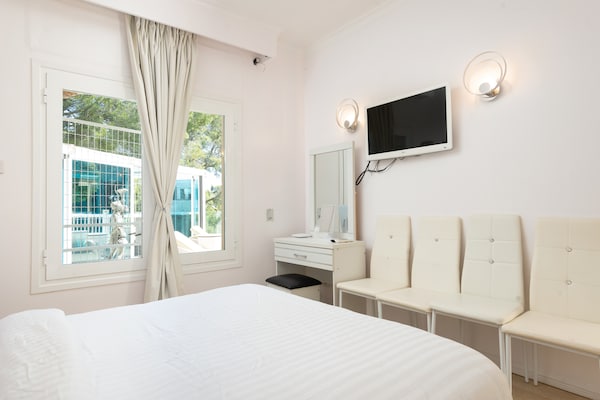 Foto van Villa in Portals Nous met zwembad en zeezicht - Vakantiehuis in , Illes Balears - ExteriorSummer