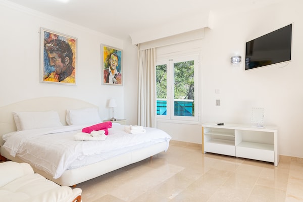 Foto van Villa in Portals Nous met zwembad en zeezicht - Vakantiehuis in , Illes Balears - ExteriorSummer