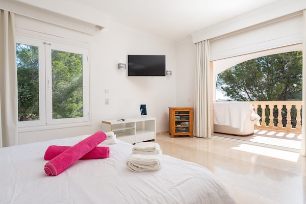 Foto van Villa in Portals Nous met zwembad en zeezicht - Vakantiehuis in , Illes Balears - ExteriorSummer