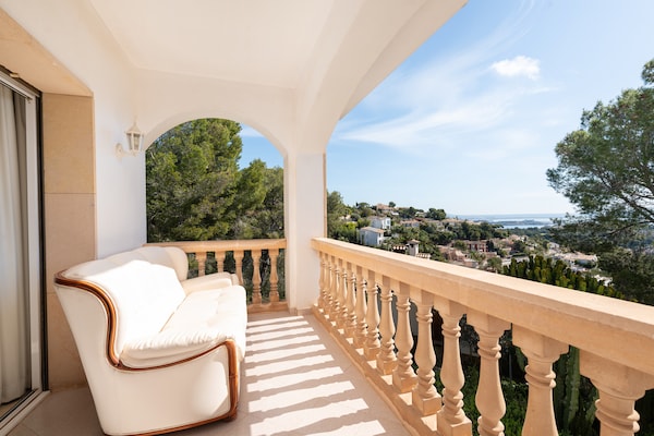 Foto van Villa in Portals Nous met zwembad en zeezicht - Vakantiehuis in , Illes Balears - ExteriorSummer