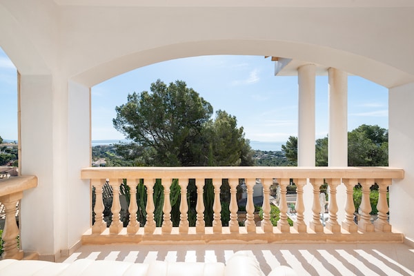 Foto van Villa in Portals Nous met zwembad en zeezicht - Vakantiehuis in , Illes Balears - ExteriorSummer