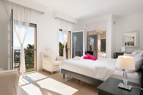 Foto van Villa in Portals Nous met zwembad en zeezicht - Vakantiehuis in , Illes Balears - ExteriorSummer