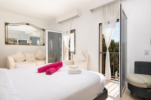 Foto van Villa in Portals Nous met zwembad en zeezicht - Vakantiehuis in , Illes Balears - ExteriorSummer