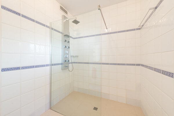 Foto van Villa in Portals Nous met zwembad en zeezicht - Vakantiehuis in , Illes Balears - ExteriorSummer