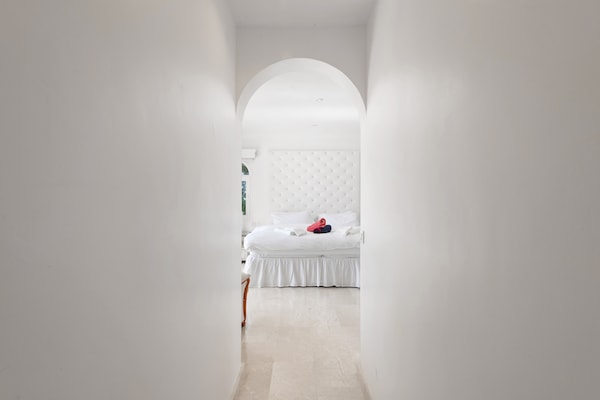 Foto van Villa in Portals Nous met zwembad en zeezicht - Vakantiehuis in , Illes Balears - ExteriorSummer