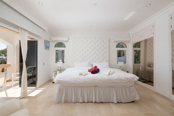 Foto van Villa in Portals Nous met zwembad en zeezicht - Vakantiehuis in , Illes Balears - ExteriorSummer