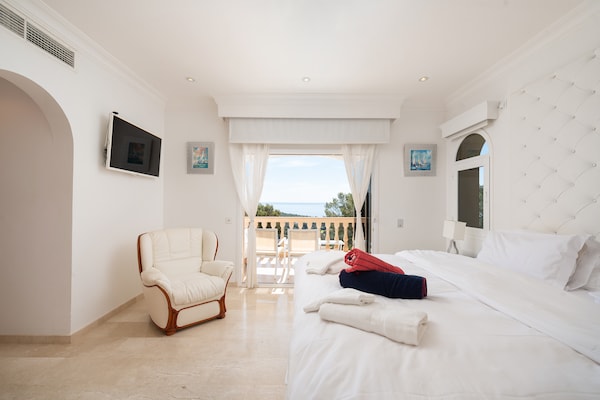 Foto van Villa in Portals Nous met zwembad en zeezicht - Vakantiehuis in , Illes Balears - ExteriorSummer