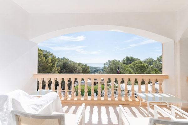 Foto van Villa in Portals Nous met zwembad en zeezicht - Vakantiehuis in , Illes Balears - ExteriorSummer