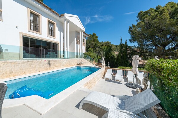 Foto van Villa in Portals Nous met zwembad en zeezicht - Vakantiehuis in , Illes Balears - ExteriorSummer
