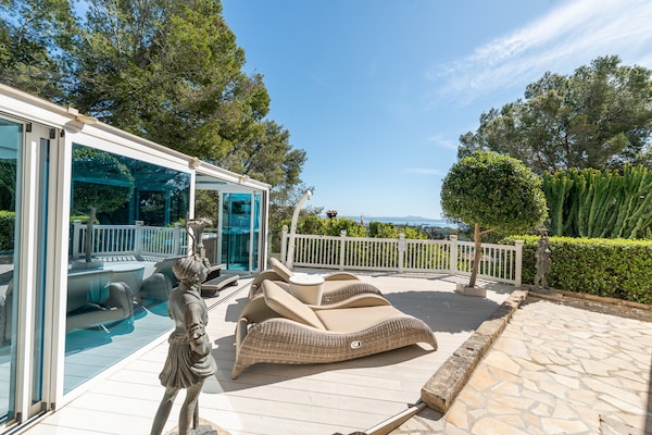 Foto van Villa in Portals Nous met zwembad en zeezicht - Vakantiehuis in , Illes Balears - ExteriorSummer