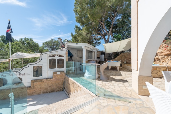 Foto van Villa in Portals Nous met zwembad en zeezicht - Vakantiehuis in , Illes Balears - ExteriorSummer
