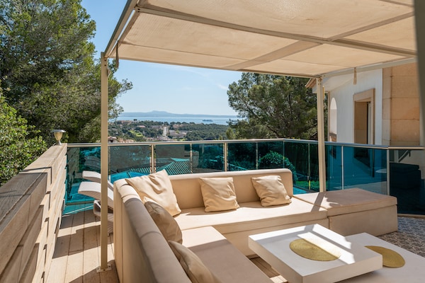 Foto van Villa in Portals Nous met zwembad en zeezicht - Vakantiehuis in , Illes Balears - ExteriorSummer