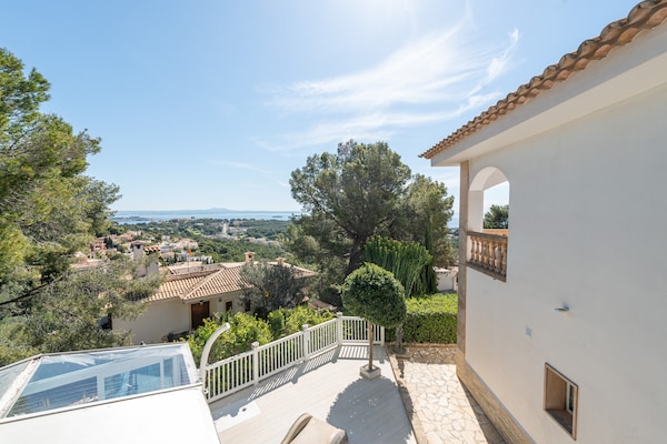 Foto van Villa in Portals Nous met zwembad en zeezicht - Vakantiehuis in , Illes Balears - ExteriorSummer