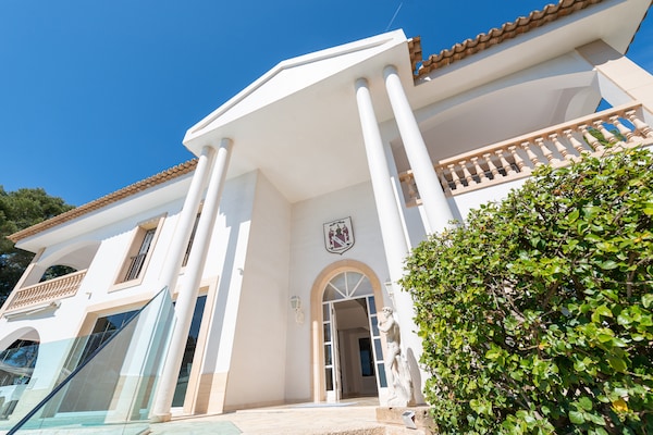 Foto van Villa in Portals Nous met zwembad en zeezicht - Vakantiehuis in , Illes Balears - ExteriorSummer