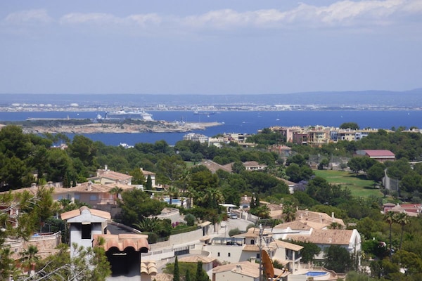 Foto van Villa in Portals Nous met zwembad en zeezicht - Vakantiehuis in , Illes Balears - ExteriorSummer