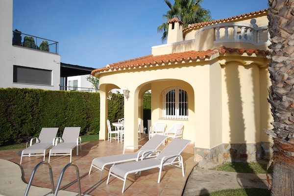 Foto van Kustvilla met wellness - Vakantiehuis in Oliva - ExteriorSummer