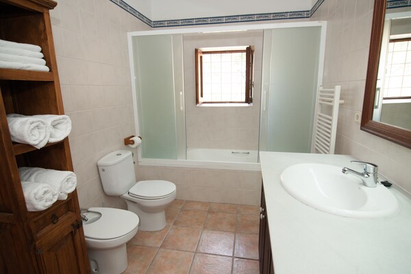 Foto van Stijlvolle Ibiza Villa met Zwembad - Vakantiehuis in San José - BathRoom