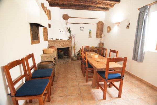 Foto van Stijlvolle Ibiza Villa met Zwembad - Vakantiehuis in San José - DiningRoom
