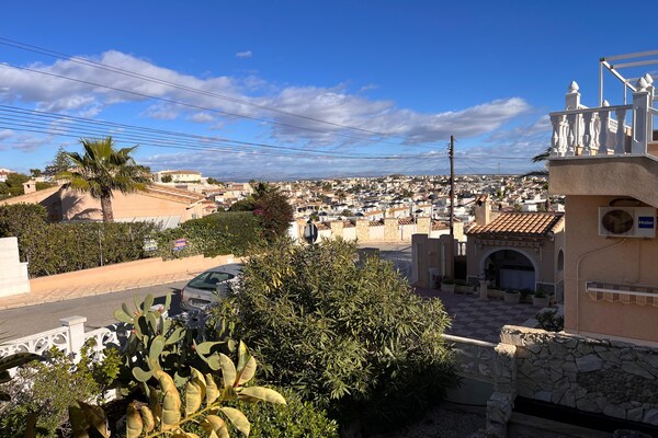 Foto van Costa Blanca Poolside Bliss - Vakantiehuis in Ciudad Quesada - ViewSummer