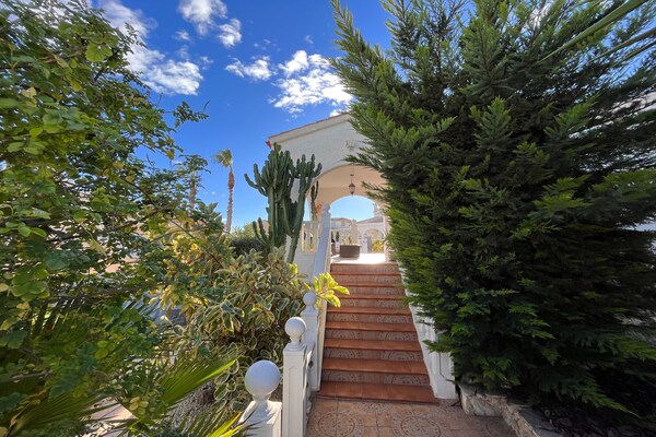 Foto van Costa Blanca Poolside Bliss - Vakantiehuis in Ciudad Quesada - HallReception