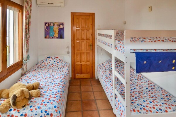 Foto van Familievilla met uitzicht op de vallei - Vakantiehuis in Rojales - BedRoom