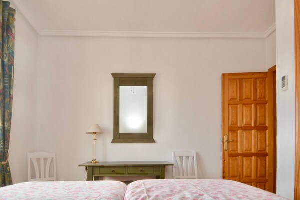 Foto van Familievilla met uitzicht op de vallei - Vakantiehuis in Rojales - BedRoom