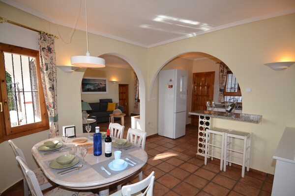 Foto van Familievilla met uitzicht op de vallei - Vakantiehuis in Rojales - DiningRoom