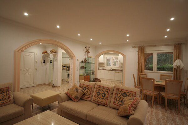 Foto van Villa op een steenworp afstand van de zee - Vakantiehuis in Denia - LivingRoom