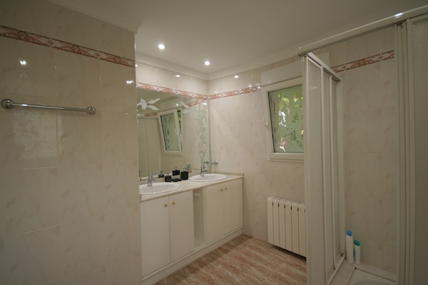Foto van Villa op een steenworp afstand van de zee - Vakantiehuis in Denia - BathRoom