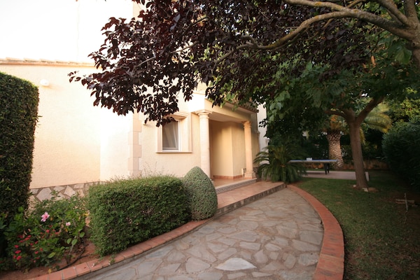 Foto van Villa op een steenworp afstand van de zee - Vakantiehuis in Denia - ExteriorSummer
