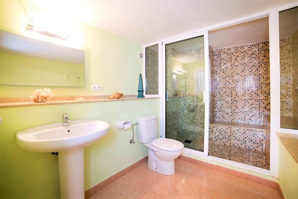 Foto van Ruime woning in Teulada - Vakantiehuis in Teulada - BathRoom