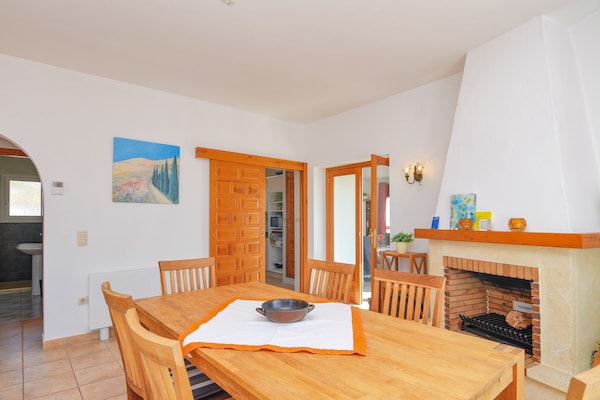 Foto van ﻿Vrijstaande villa aan de kust in Benitachell met zwembad - DiningRoom