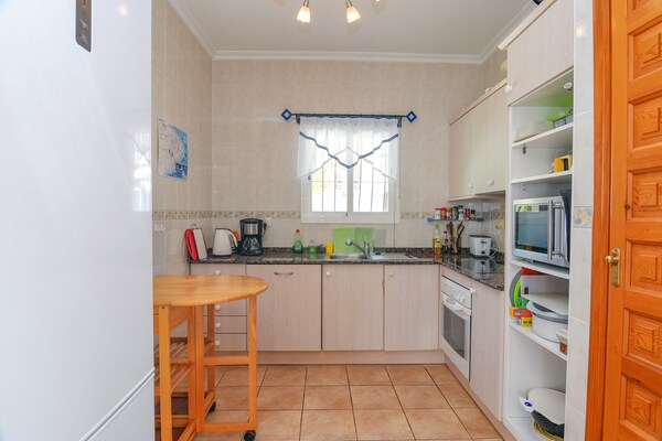 Foto van ﻿Vrijstaande villa aan de kust in Benitachell met zwembad - Kitchen