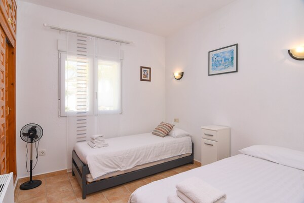 Foto van ﻿Vrijstaande villa aan de kust in Benitachell met zwembad - BedRoom