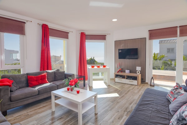 Foto van ﻿Vrijstaande villa aan de kust in Benitachell met zwembad - LivingRoom