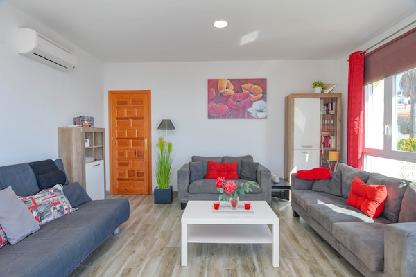 Foto van ﻿Vrijstaande villa aan de kust in Benitachell met zwembad - LivingRoom