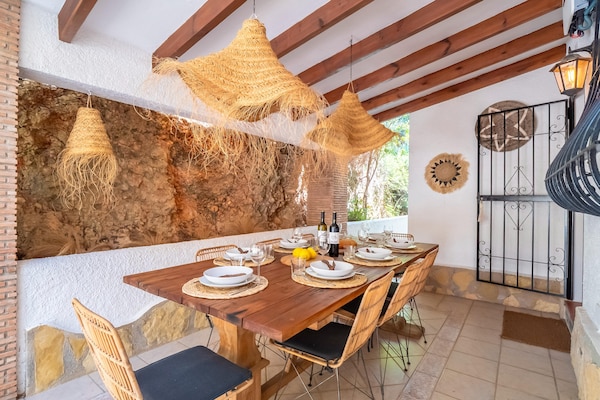 Foto van Villa Vista in Alcalali met zwembad en uitzicht - Vakantiehuis in Alcalali - DiningRoom